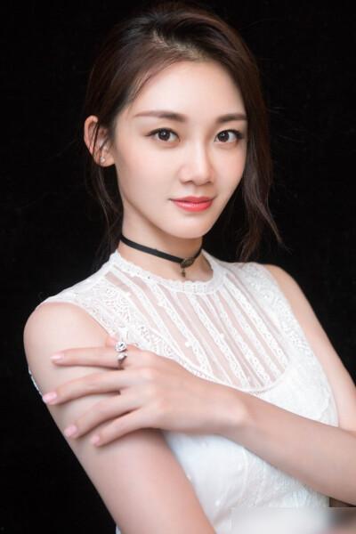 娱乐圈爆料苗苗,娱乐圈新恋情引发热议 第1张 娱乐圈爆料苗苗,娱乐圈新恋情引发热议 第1张