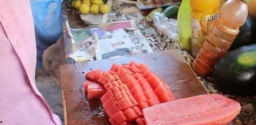 街边免费吃瓜,夏日炎炎解暑神器  第3张